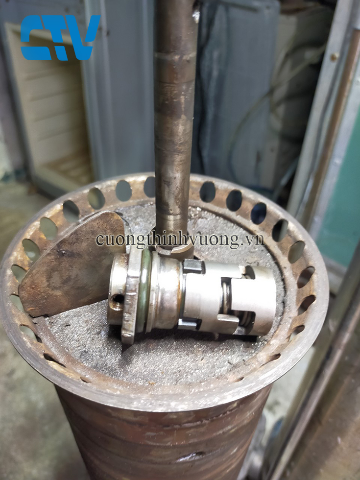 Sửa máy bơm trục đứng pentax U7SL hỏng ruột bơm, phớt bơm.